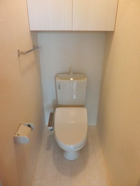ＪＲ外房線 誉田駅 徒歩6分 3階建 築7年のトイレ写真