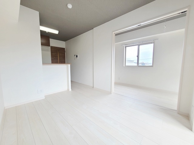 プレステ-ジ熊谷の居間写真