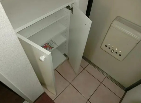 玄関　別部屋の画像を使用しております。