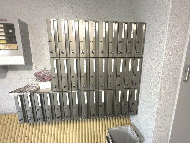 ＪＲ総武線 中野駅 徒歩9分 4階建 築40年の外観写真