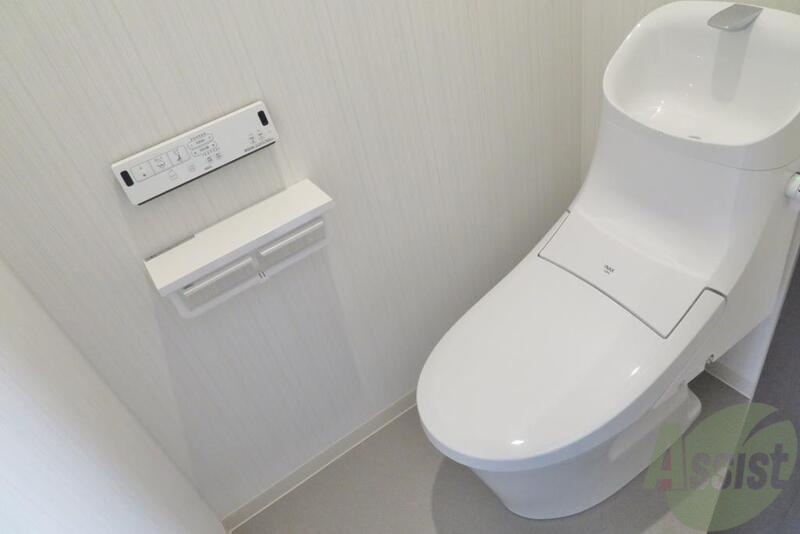 トイレ　トイレはシンプルかつオーソドックスですが清潔感がありますね。