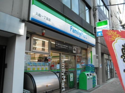 コンビニ　ファミリーマート入船三丁目店（コンビニ）まで181m