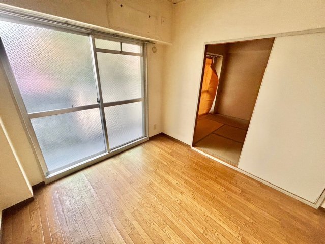 エトワールヴィル-R八尾末広町の居間写真