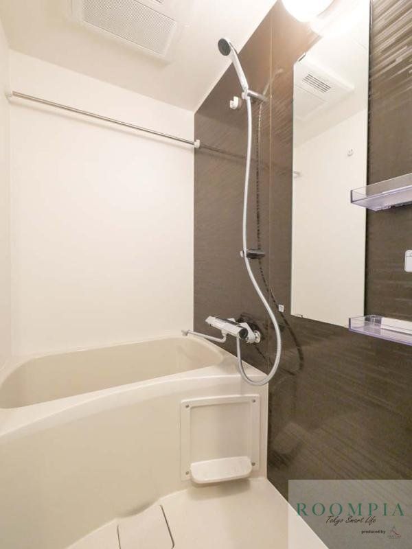 バス・シャワールーム　※同タイプの別のお部屋です。