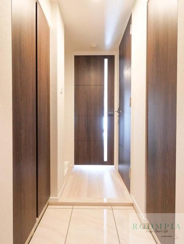 玄関　※同タイプの別のお部屋です。