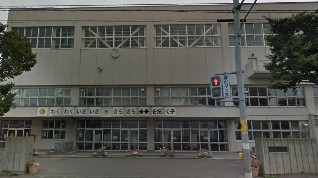 小学校　札幌市立新光小学校（小学校）まで485m