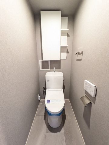 トイレ　★シャワートイレ付で快適★