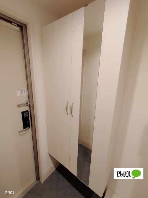 玄関　同物件別部屋