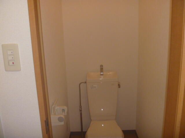 ＪＲ総武線 千葉駅 徒歩13分 7階建 築24年のトイレ写真