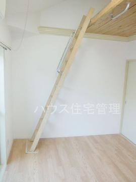 阪急京都線 富田駅 徒歩10分 2階建 築38年の居間写真
