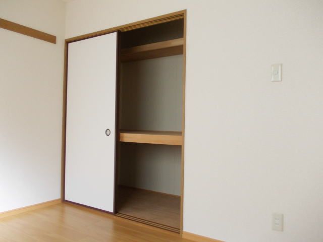 グランクオーレII番館の居間写真