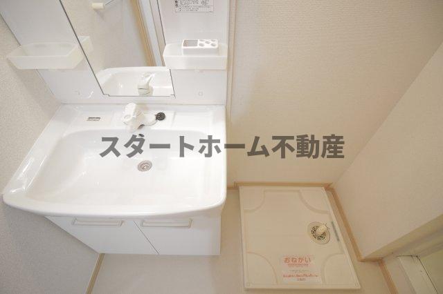 洗面設備　スペースが確保できる洗面所です
