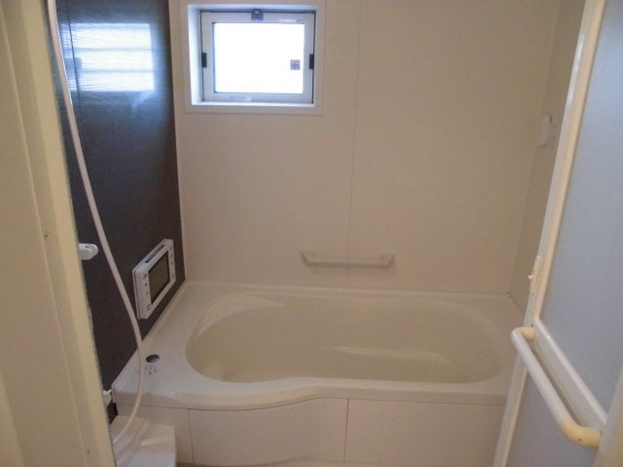 バス・シャワールーム　※同タイプの別の部屋の写真です。
