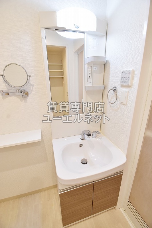 洗面設備　シャワー付洗面台