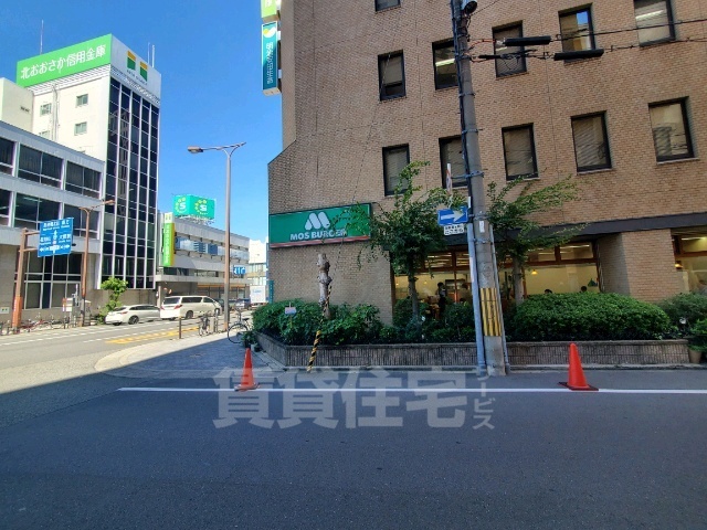 コンビニ　ファミリーマート　新北野一丁目（コンビニ）まで110m