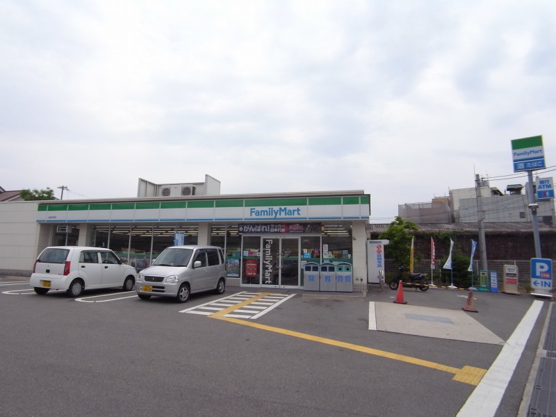 コンビニ　ファミリーマート（コンビニ）まで400m