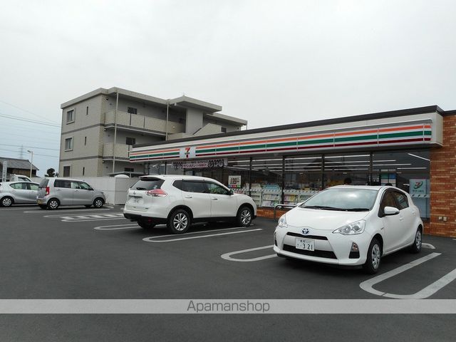 コンビニ　セブンイレブン（コンビニ）まで690m