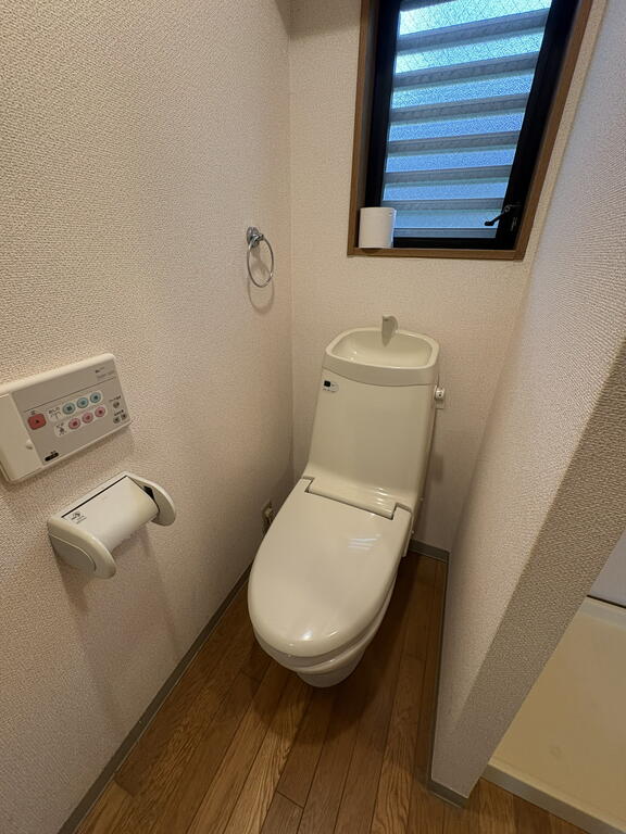 東急目黒線 西小山駅 徒歩8分 3階建 築27年のトイレ写真