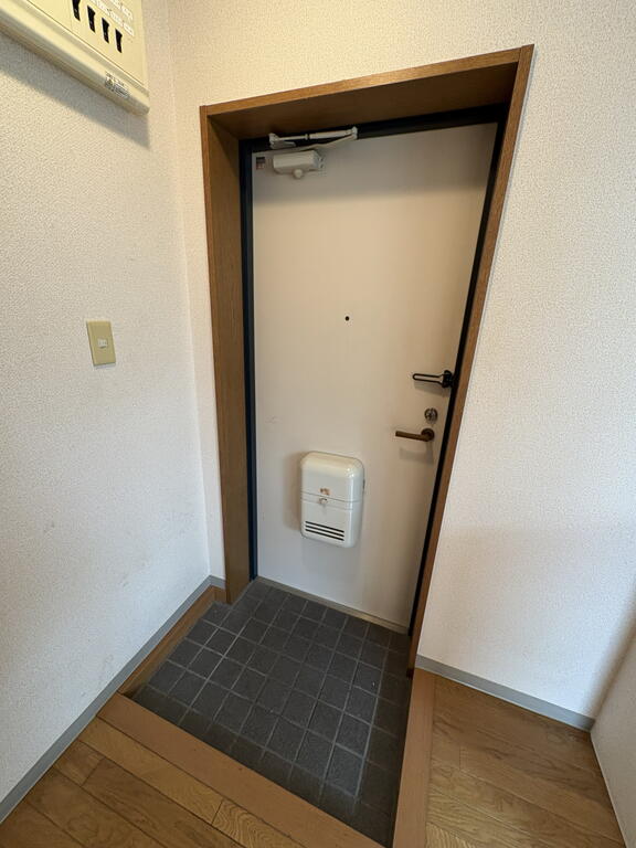 東急目黒線 西小山駅 徒歩8分 3階建 築27年の玄関写真
