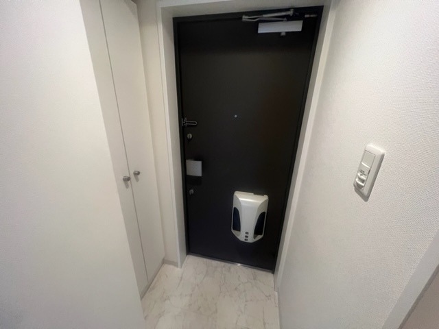 フォース三条の玄関写真