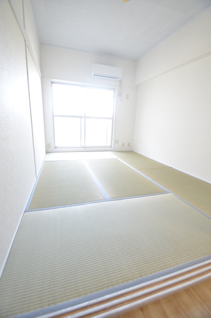 ビレッジハウス港島タワー1号棟の居間写真