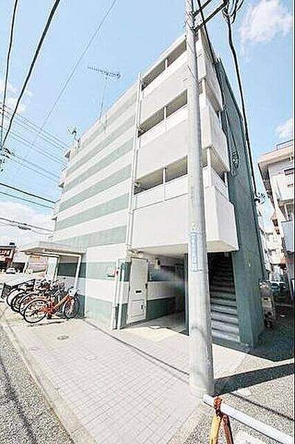 エントランス　駅徒歩９分です