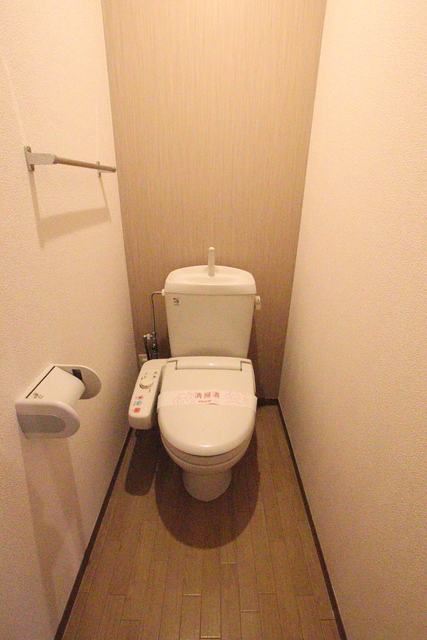 トイレ　嬉しい洗浄便座付き！！