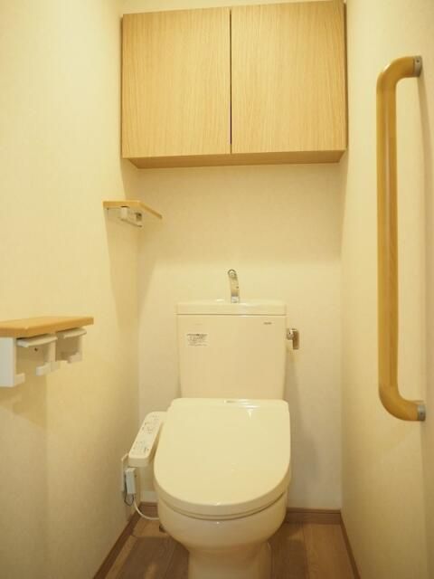 都営三田線 本蓮沼駅 徒歩7分 6階建 築8年のトイレ写真