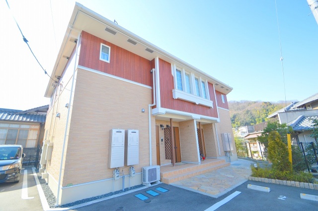 ＪＲ山陽本線 海田市駅 バス乗車時間：15分 最寄りバス停で下車 徒歩2分 築9年