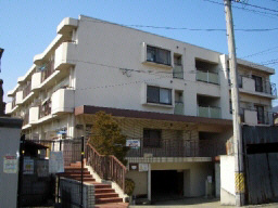 長野市大字鶴賀のマンションの建物外観