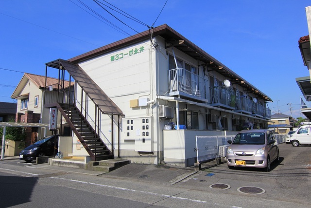 松山市西石井のアパートの建物外観