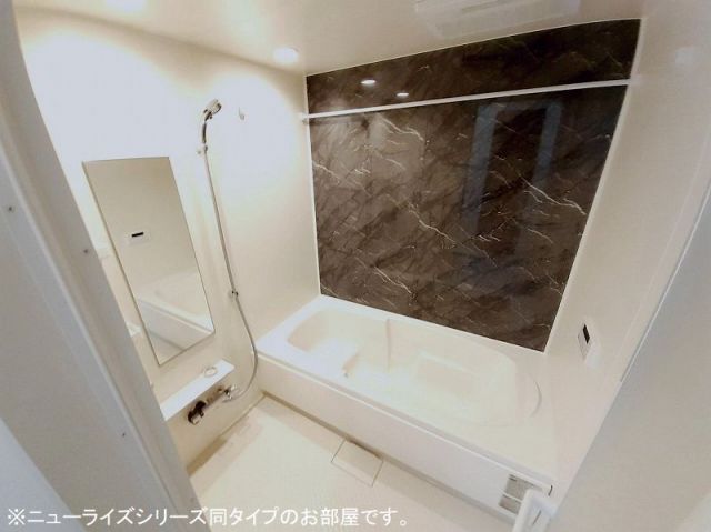 【プルメリア　Iのバス・シャワールーム】