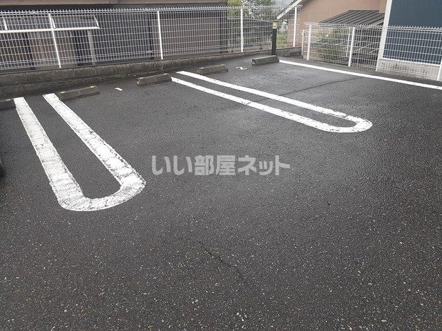 【オートハイツIIの駐車場】