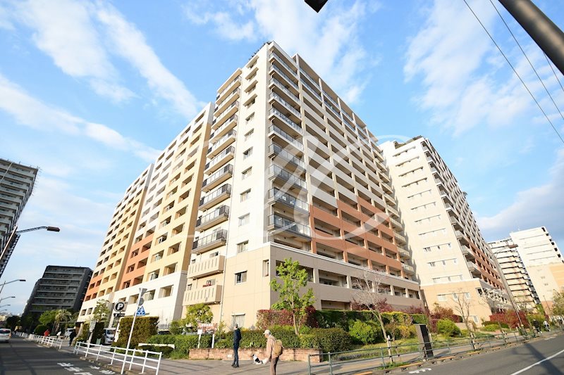足立区西新井栄町のマンションの建物外観