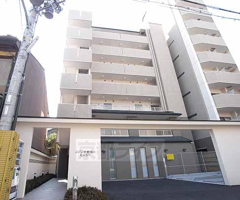 京都市上京区二町目のマンションの建物外観