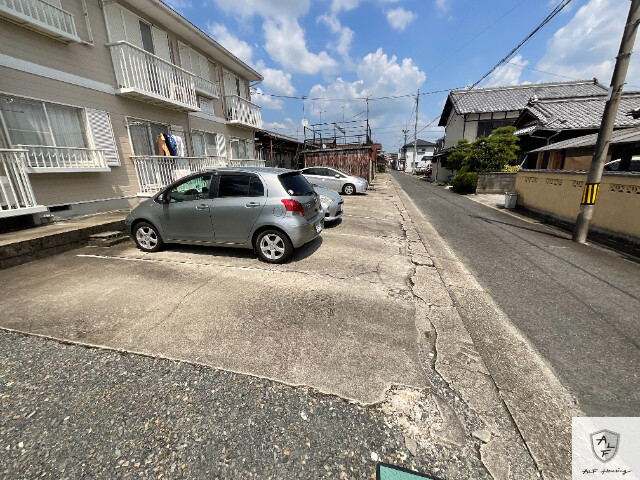 【土岐市泉町大富のアパートの駐車場】