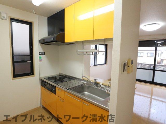 【静岡市清水区天王東のアパートのキッチン】