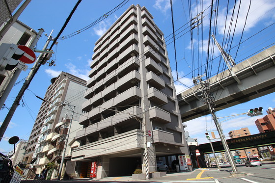 【広島市中区東白島町のマンションの建物外観】