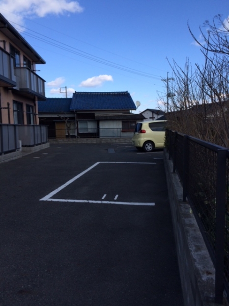 【シャーメゾン　かどの駐車場】