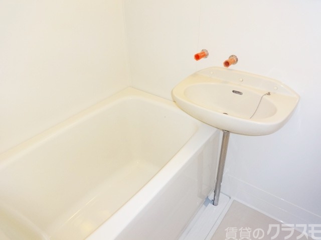 バス・シャワールーム　☆蛇口交換中です☆