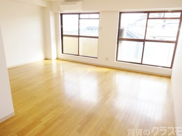 居室・リビング　南向きのお部屋になります♪