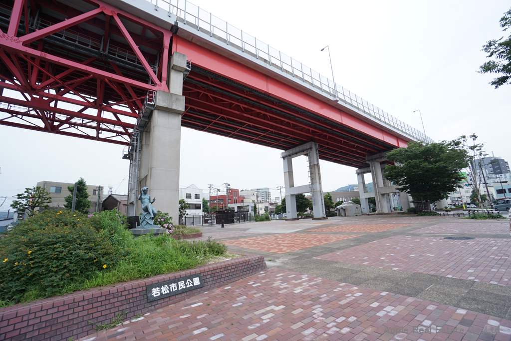 【北九州市若松区本町のマンションの公園】