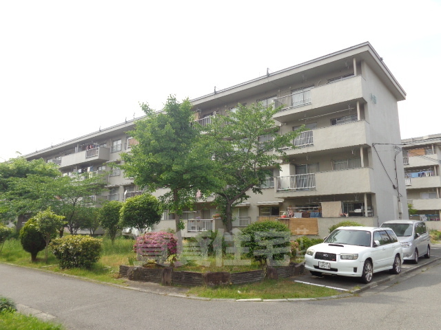 堺市北区新金岡町のマンションの建物外観