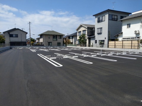 【長浜市南高田町のマンションの駐車場】