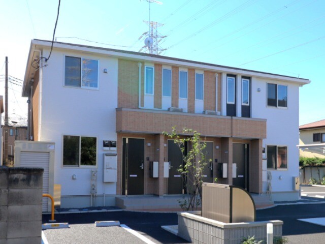 小山市暁のアパートの建物外観