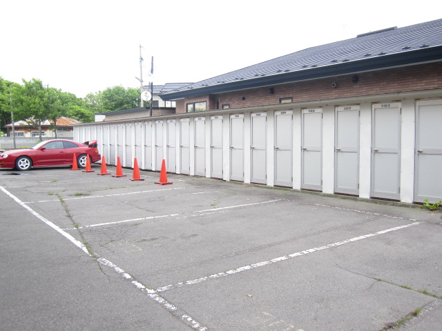 【苫小牧市幸町のマンションの駐車場】