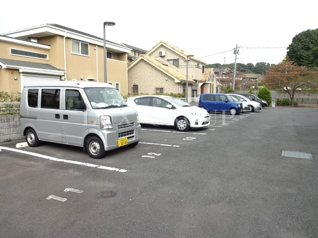 【八王子市兵衛のマンションの駐車場】