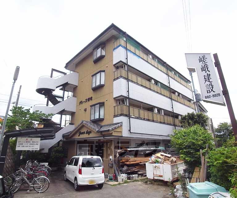 【京都市右京区嵯峨天龍寺椎野町のマンションの建物外観】