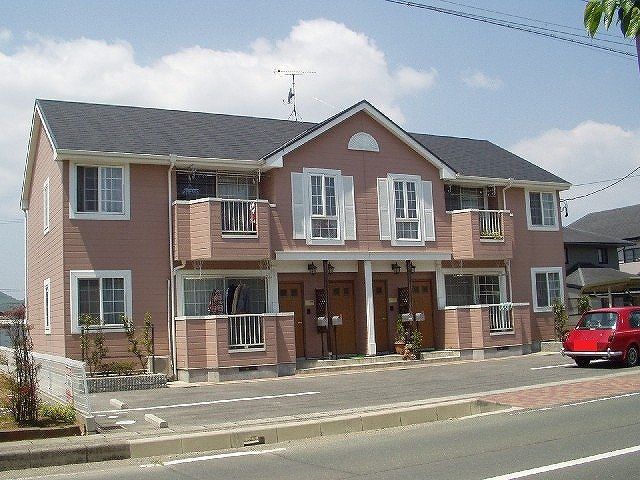 田原市東赤石のアパートの建物外観