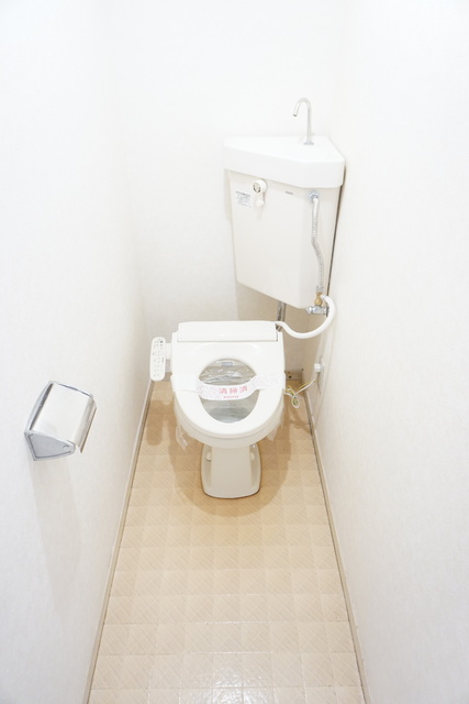 トイレ　暖房＋温水洗浄機能付きです☆